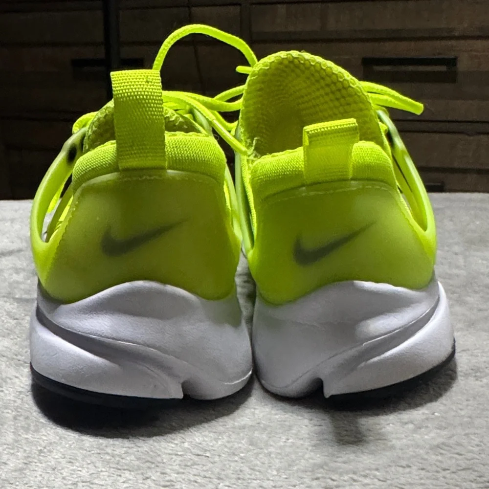 Nike Kids Sneakers in Bright Yellow - Picture 3 of 3